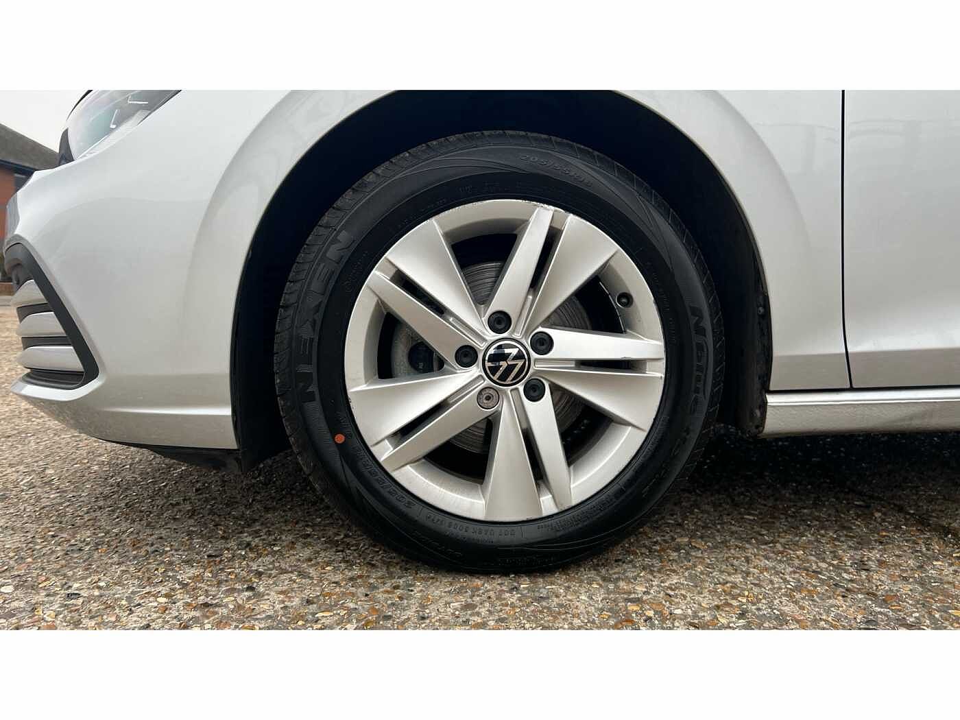 Volkswagen Golf MK8 Hatchback 5-Dr 1.5 TSI (130ps) Life EVO