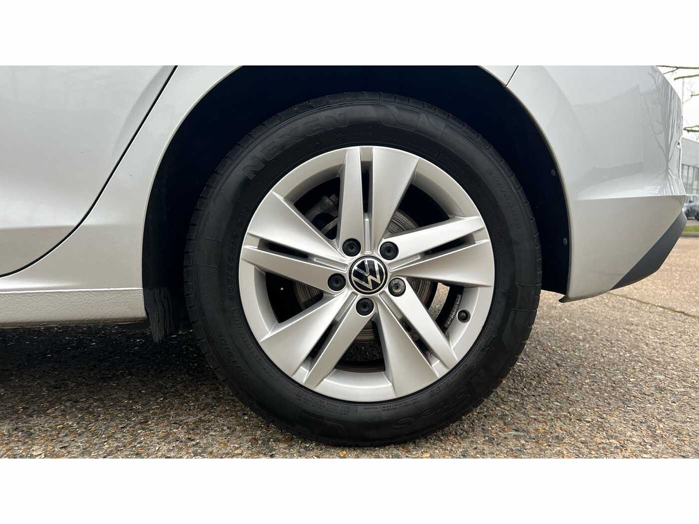 Volkswagen Golf MK8 Hatchback 5-Dr 1.5 TSI (130ps) Life EVO