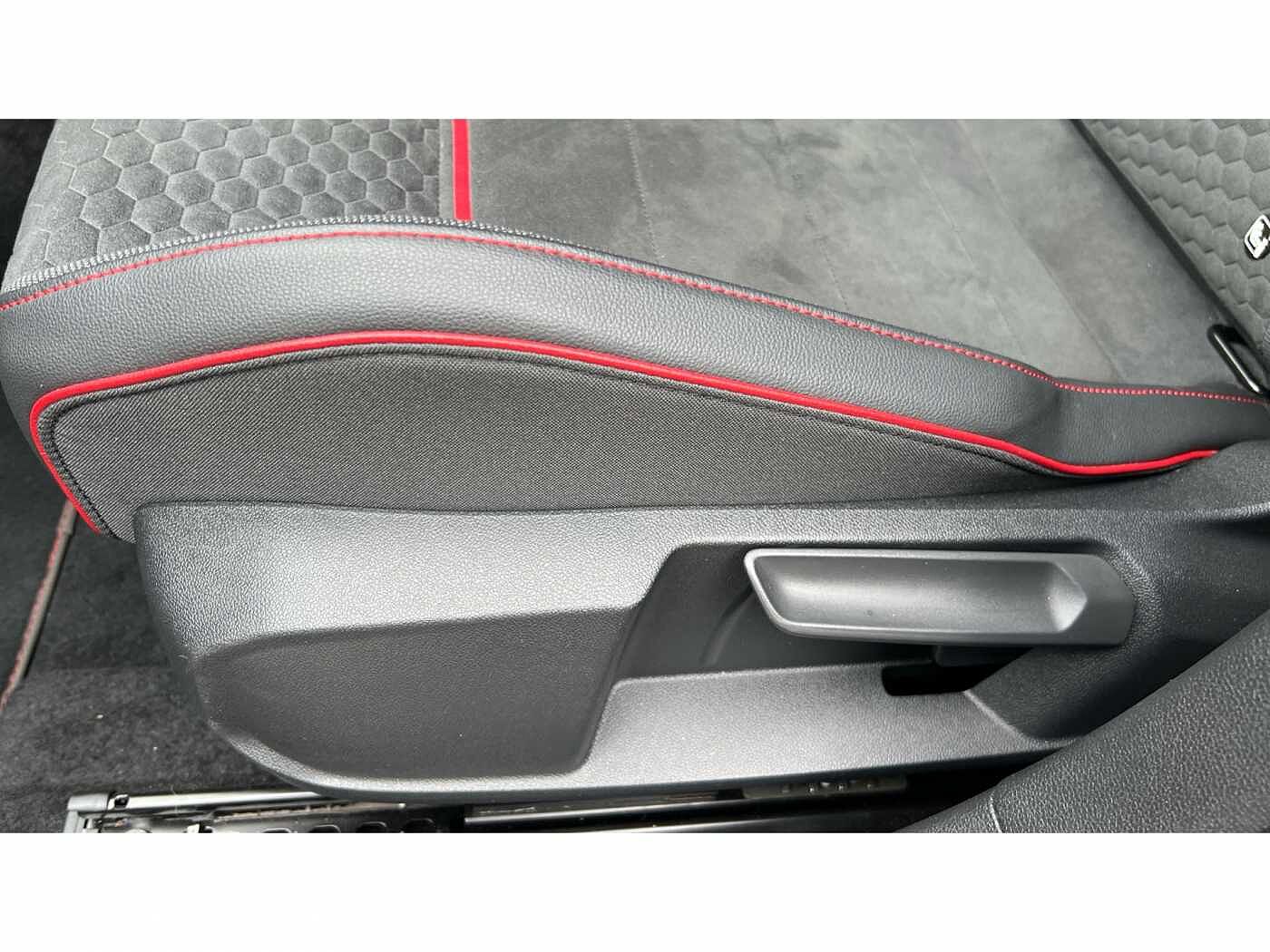 Volkswagen Golf Golf 8 GTI Clubsport 2.0 TSI 300PS 7-speed DSG 5 Door